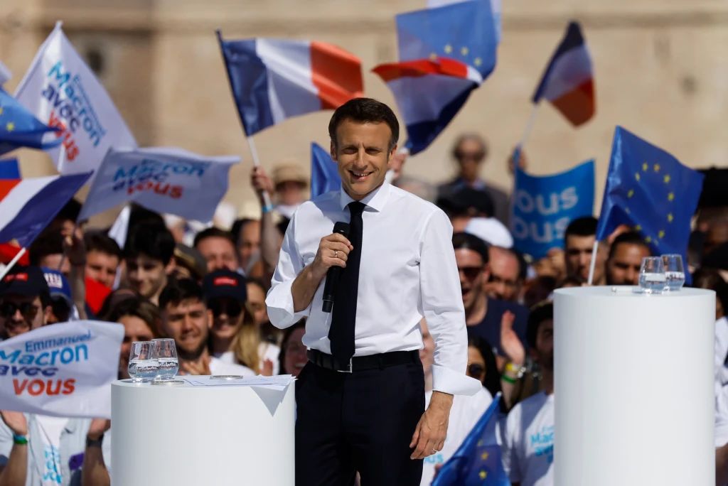 Emmanuel Macron ubiega się o reelekcję Emmanuel Macron ubiega się o reelekcję