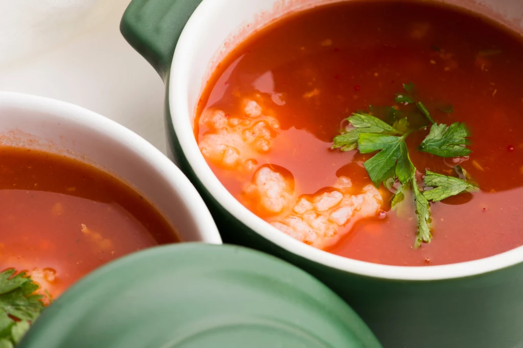 Pierwszym błędem podczas przygotowywania zupy pomidorowej jest nieprzesmażanie pomidorów