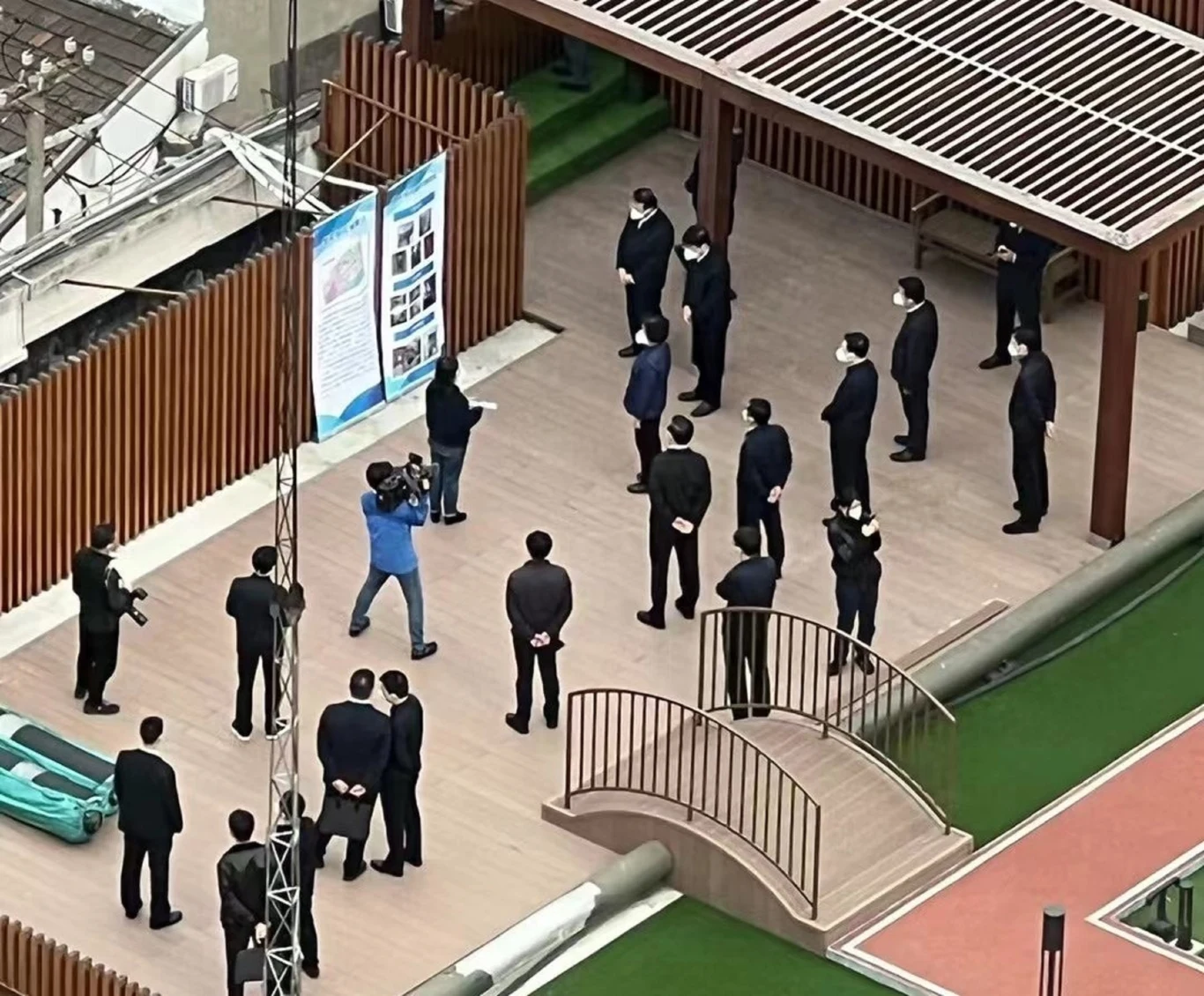 Szanghaj: fałszywa ulica na dachu wieżowca? Wicepremier Chin musiała czuć się bezpiecznie Szanghaj: fałszywa ulica na dachu wieżowca? Wicepremier Chin musiała czuć się bezpiecznie