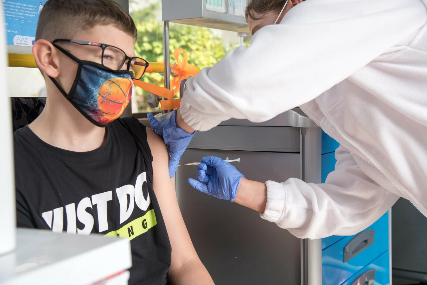 Szczepienia przeciwko COVID-19 Szczepienia przeciwko COVID-19