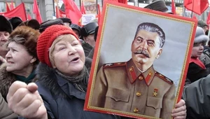 Upiorna moda w Rosji. Wracają symbole Związku Radzieckiego, Stalin i kult Armii Czerwonej