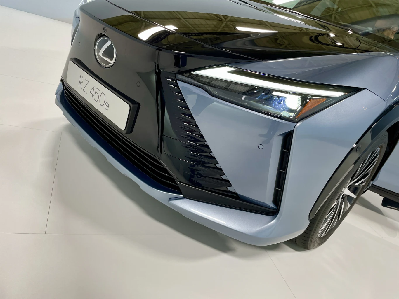 Lexus RZ