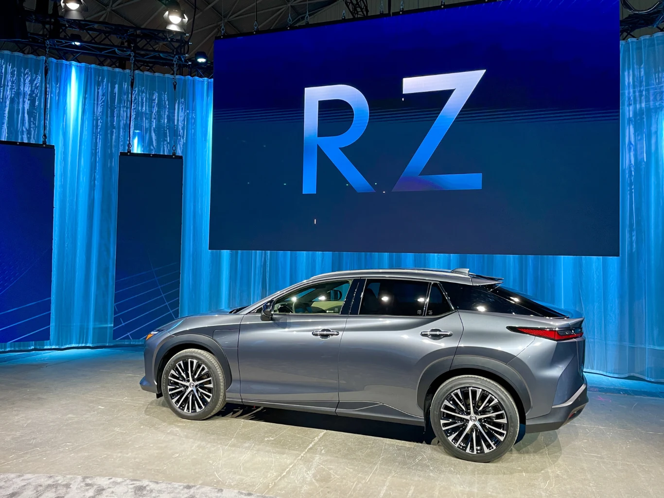 Lexus RZ 450e