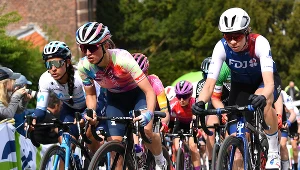 Katarzyna Niewiadoma (w środku)