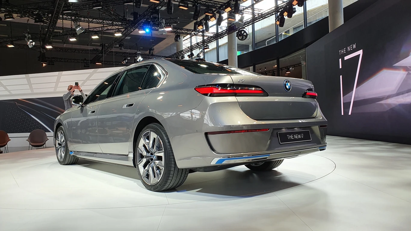 BMW i7