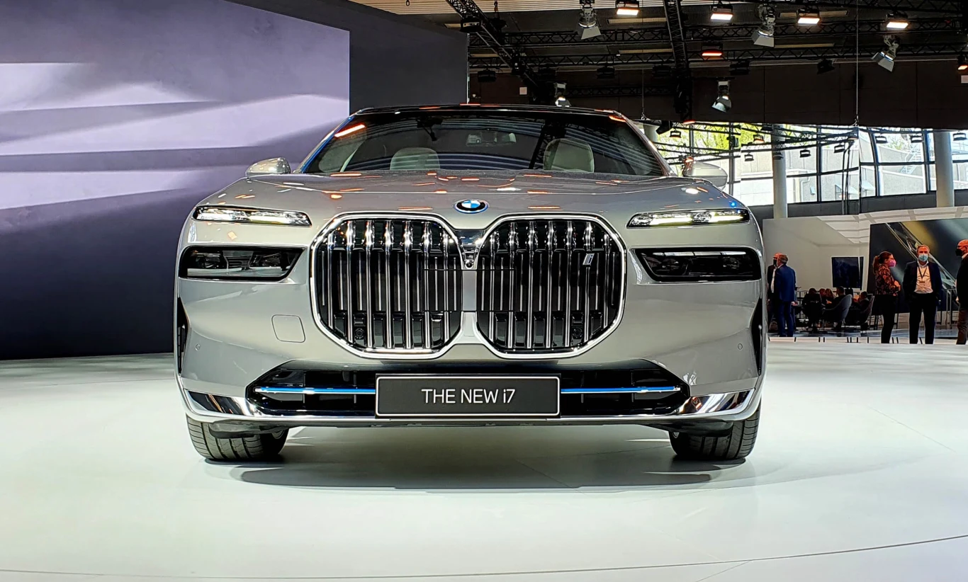BMW i7