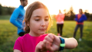 Smartwatch na prezent na komunię. Jaki dla chłopca, jaki dla dziewczynki