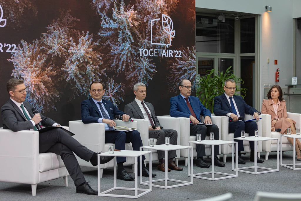 Drugi dzień szczytu Togetair 2022 upłynie pod hasłem zeroemisyjnej gospodarki. W konferencji wezmą udział m.in. przedstawiciele rządu