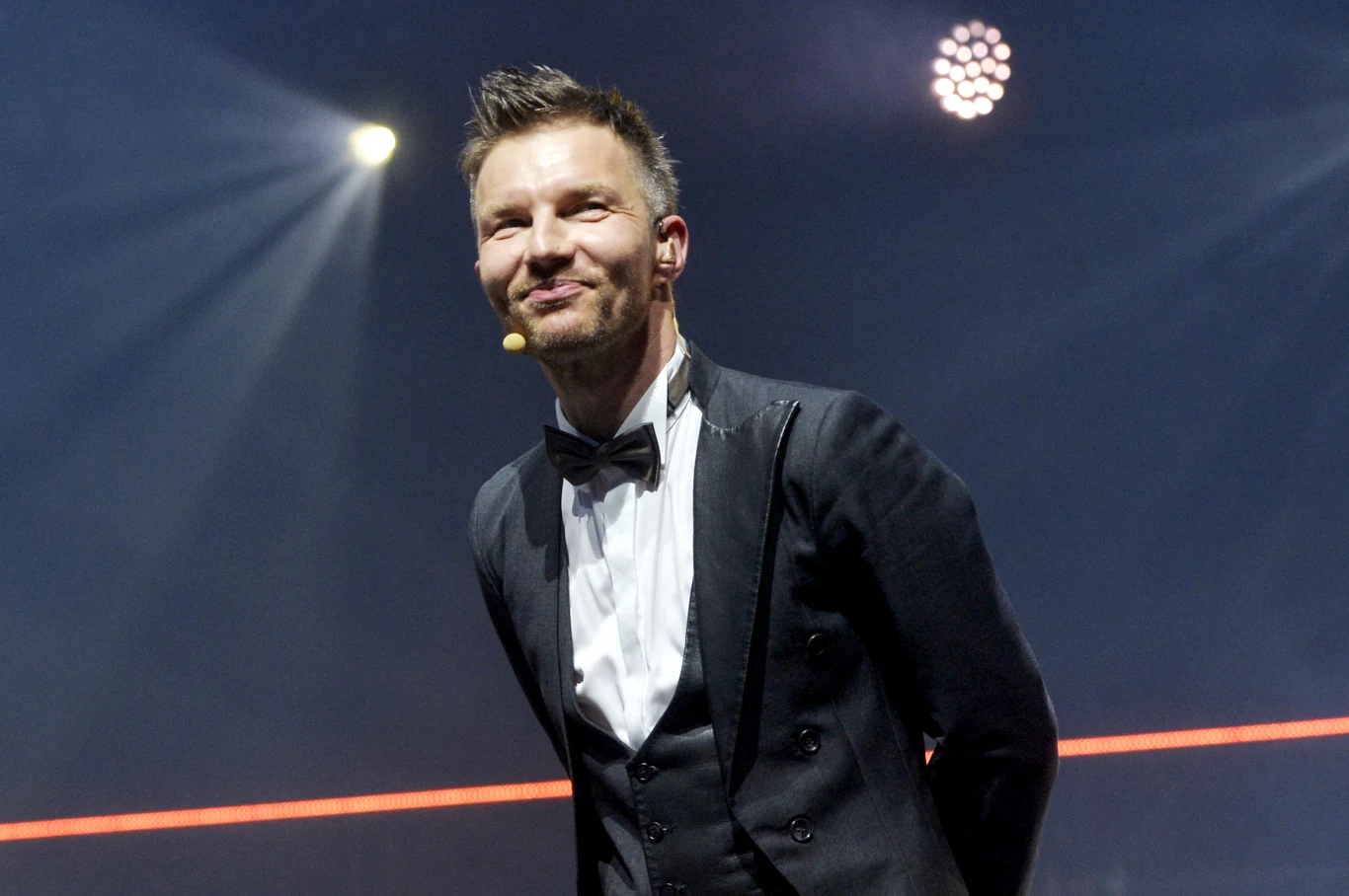 Adam Sztaba to ceniony polski kompozytor, pianista, producent i dyrygent Adam Sztaba to ceniony polski kompozytor, pianista, producent i dyrygent