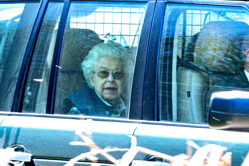 Królowa w drodze na prywatne obchody swoich 96. urodzin