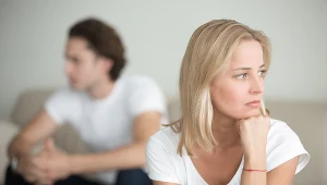 Problemy z tarczycą zaburzają cykl miesiączkowy kobiety, tym samym utrudniając zajście w ciążę