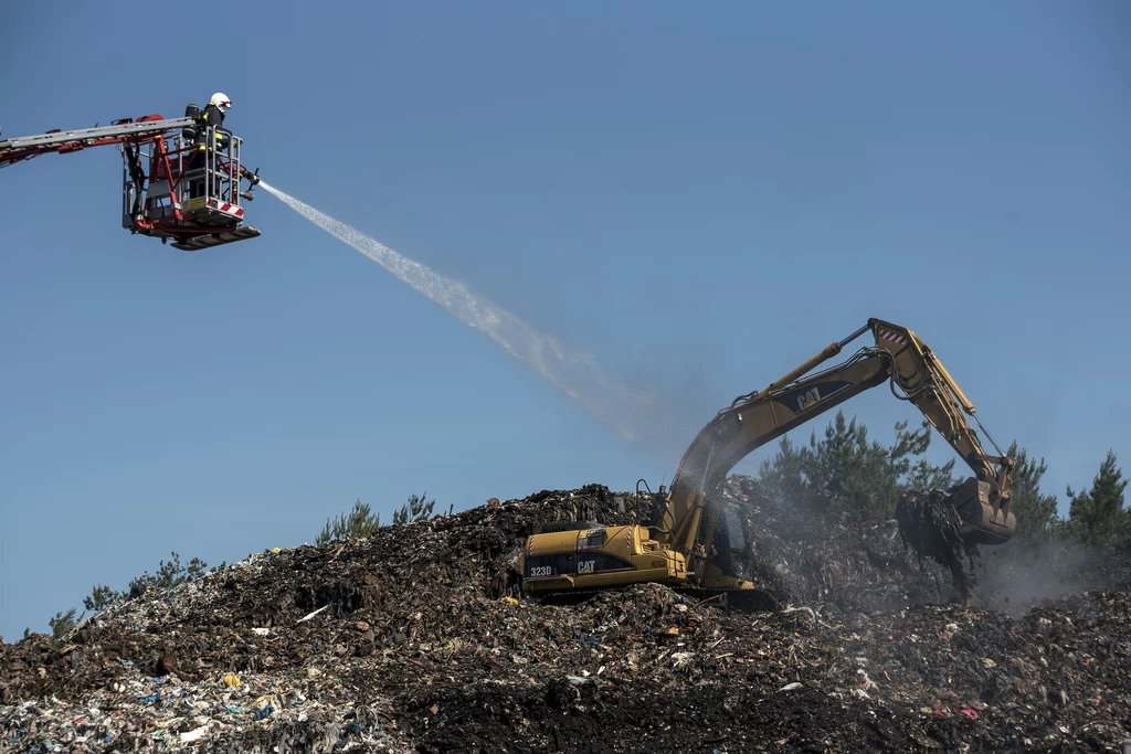 Pożar składowiska odpadów w Studziankach koło Białegostoku