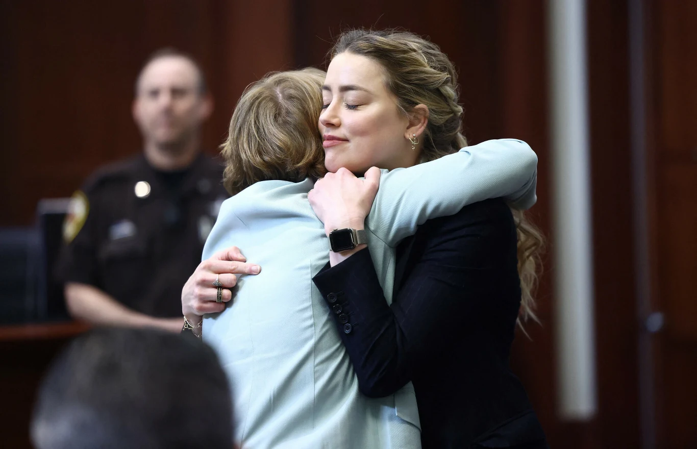 Amber Heard w trakcie procesu przeciwko byłemu mężowi Amber Heard w trakcie procesu przeciwko byłemu mężowi