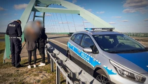 Zdjęcie z interwencji policji na wiadukcie 