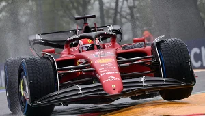 Charles Leclerc na deszczowym treningu w Imoli