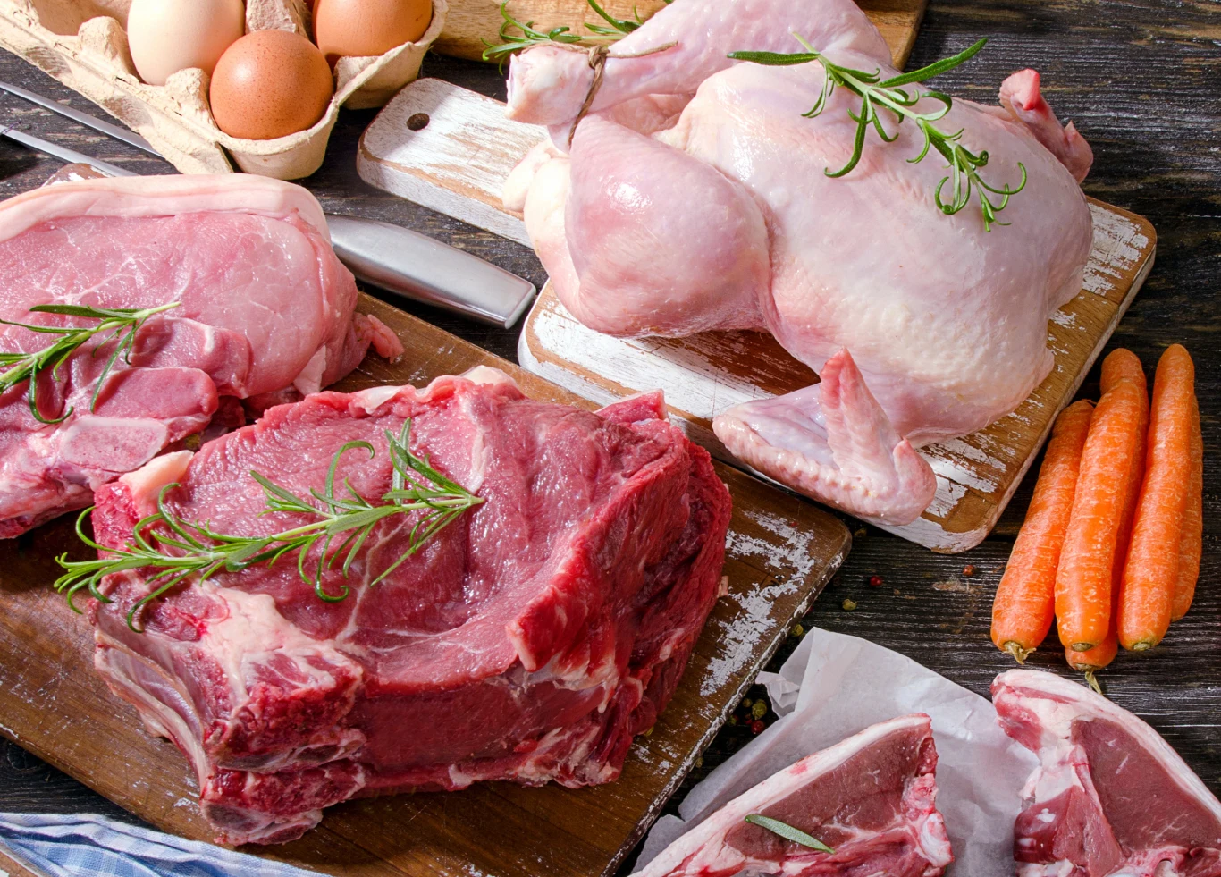 Chcąc jeść zgodnie z zasadami diety paleolitycznej należy sięgać wyłącznie po produkty nieprzetworzone i hodowane naturalnie Chcąc jeść zgodnie z zasadami diety paleolitycznej należy sięgać wyłącznie po produkty nieprzetworzone i hodowane naturalnie