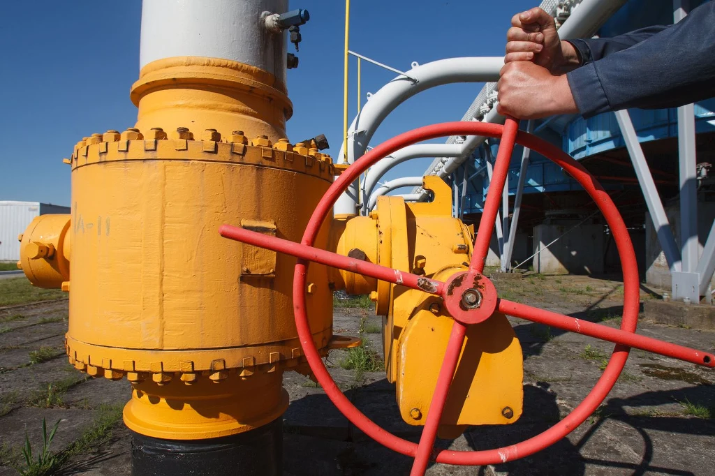 Gaz na europejskim rynku tanieje o prawie 6 proc. 