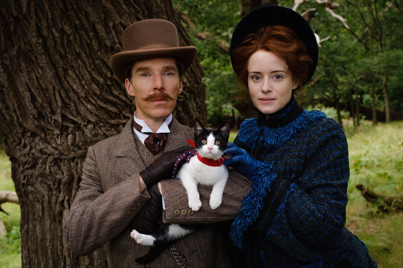 Benedict Cumberbatch i Claire Foy w filmie "Szalony świat Louisa Waina"