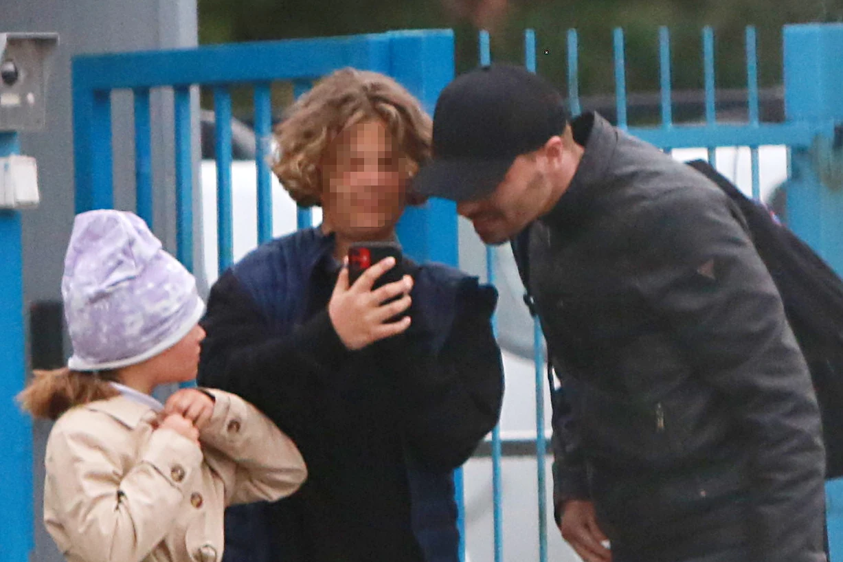 Komu lub czemu przygląda się Hakiel? Komu lub czemu przygląda się Hakiel?