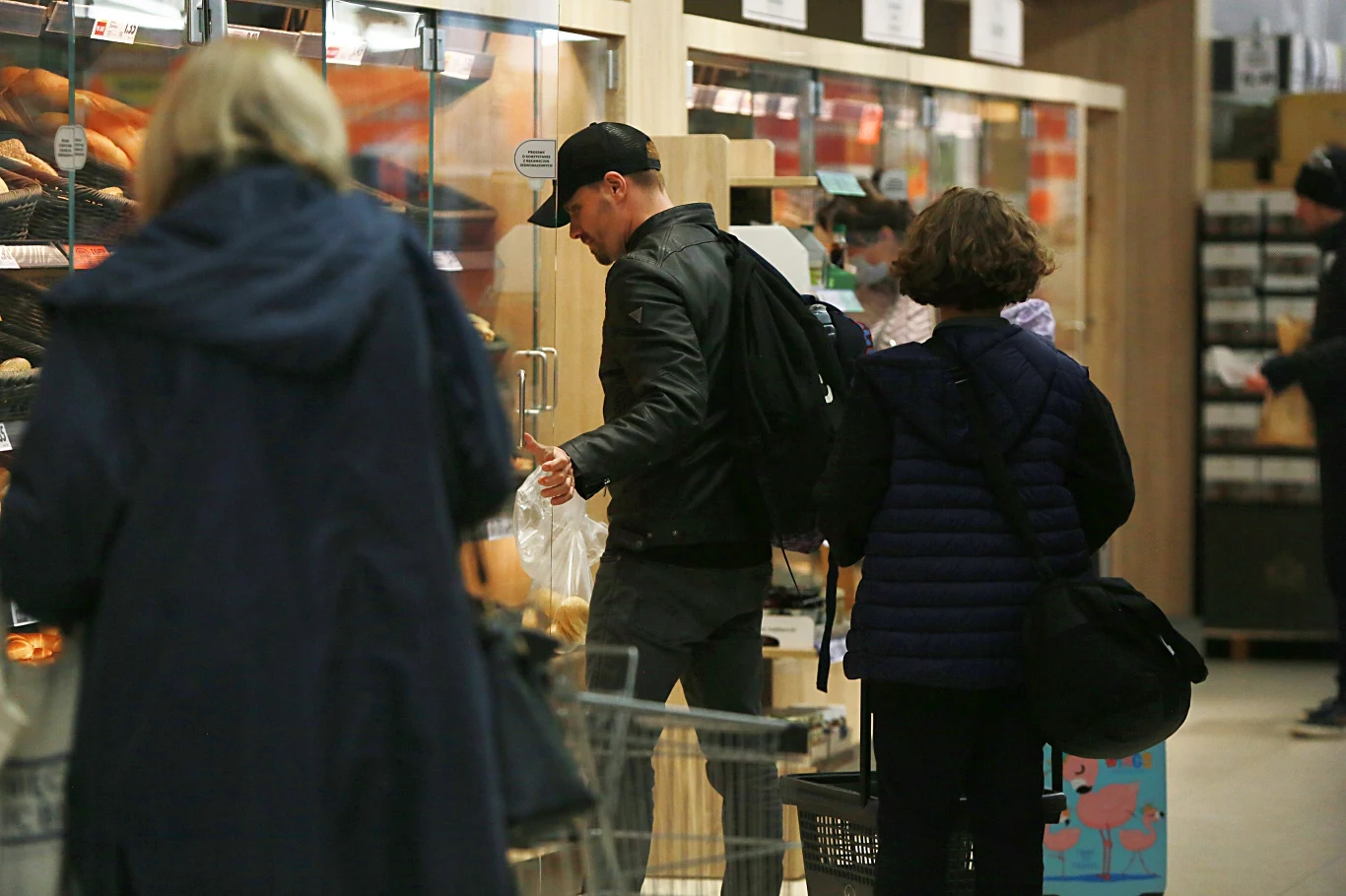 Hakiel wybiera bułeczki Hakiel wybiera bułeczki