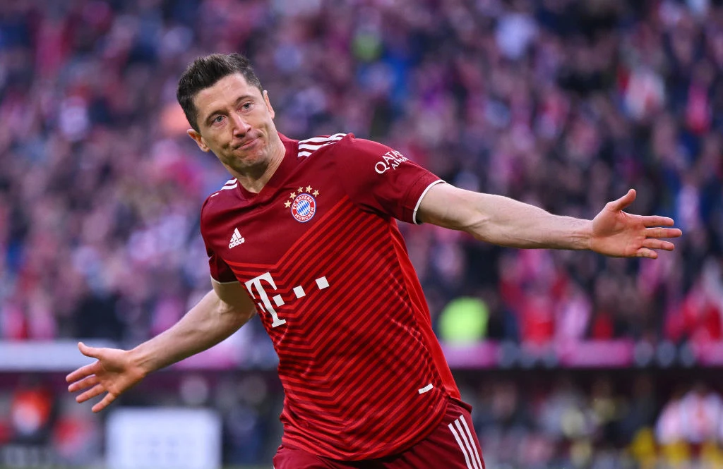 Robert Lewandowski zdobył bramkę w starciu z Borussią Dortmund Robert Lewandowski zdobył bramkę w starciu z Borussią Dortmund