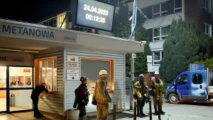 Ratownicy górniczy przed kopalnią Węgla Kamiennego Borynia-Zofiówka Ruch Zofiówka w Jastrzębiu-Zdroju