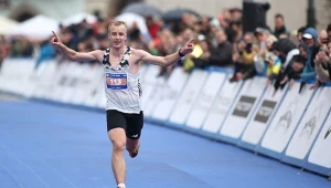 Najlepszy Polak Tomasz Janusz na mecie Cracovia Maratonu