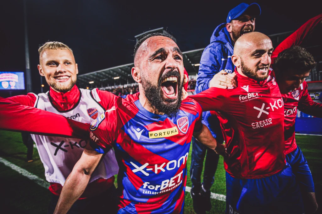 Ivi Lopez cieszy się z kolejnej wygranej Rakowa Ivi Lopez cieszy się z kolejnej wygranej Rakowa