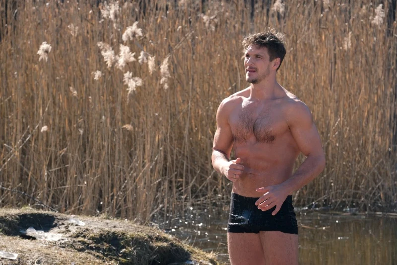 Mikołaj Roznerski na planie "M jak miłość" Mikołaj Roznerski na planie "M jak miłość"