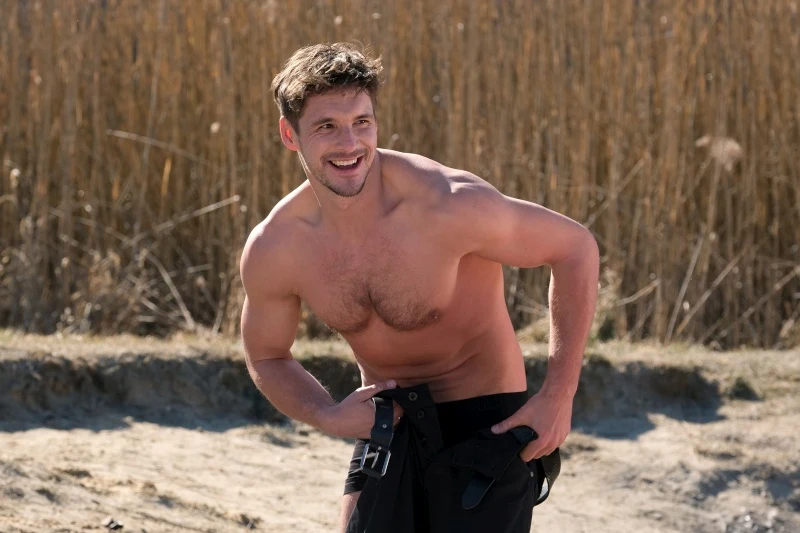 Mikołaj Roznerski na planie "M jak miłość" Mikołaj Roznerski na planie "M jak miłość"