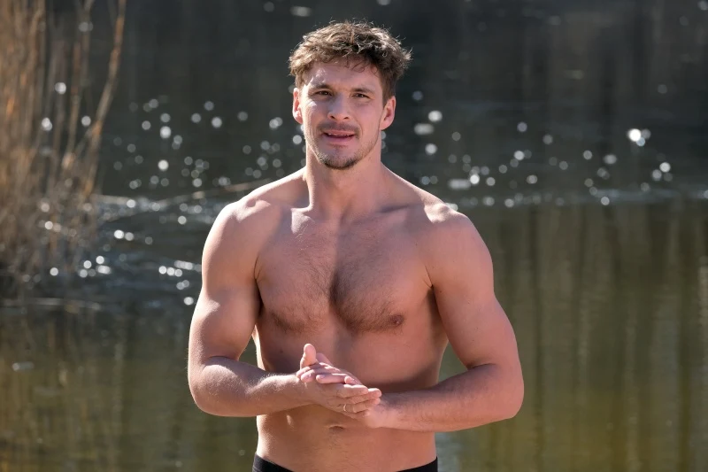 Mikołaj Roznerski na planie "M jak miłość" Mikołaj Roznerski na planie "M jak miłość"