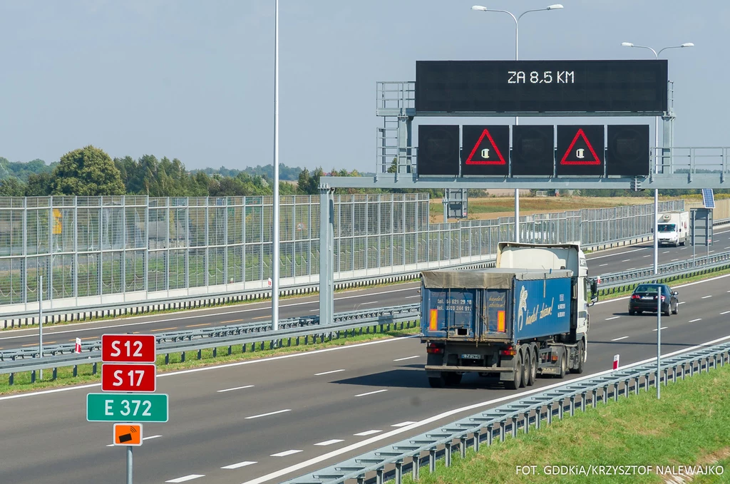 Tablice świetlne możemy spotkać również na polskich drogach