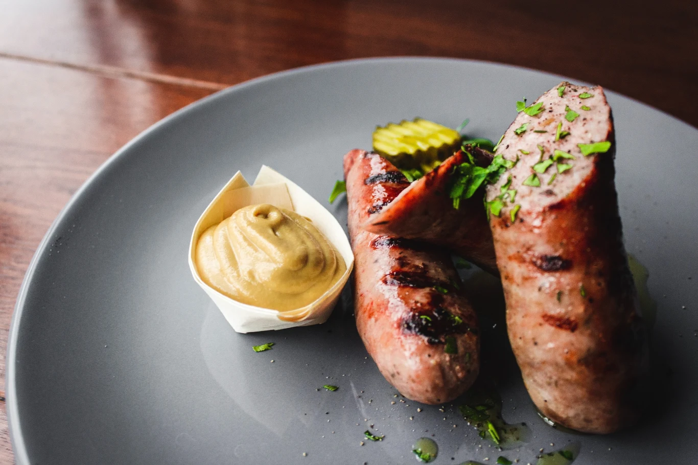 Roślinne zamienniki mięsa coraz częściej smakują niemal tak, jak produkty pochodzenia zwierzęcego Roślinne zamienniki mięsa coraz częściej smakują niemal tak, jak produkty pochodzenia zwierzęcego