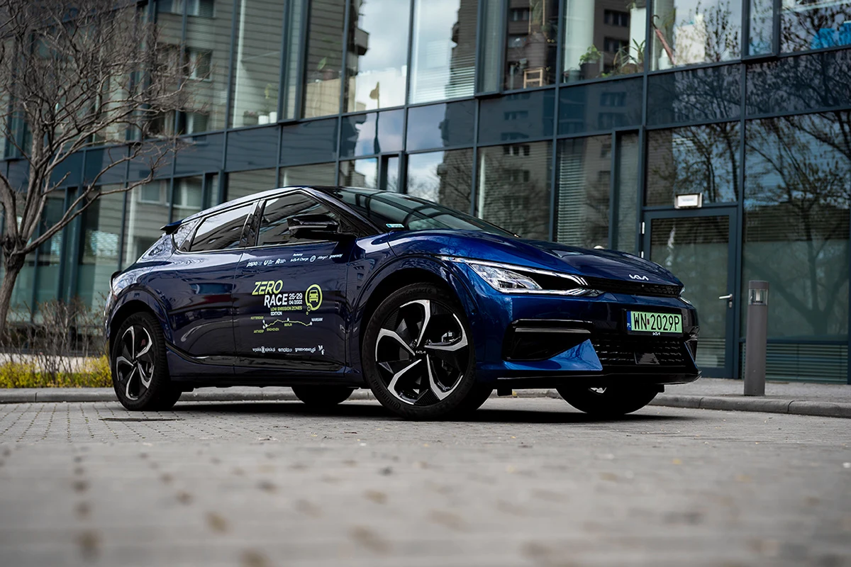 Kia EV6 - to między innymi tym autem samorządowcy odbędą podróż na Zachód Kia EV6 - to między innymi tym autem samorządowcy odbędą podróż na Zachód