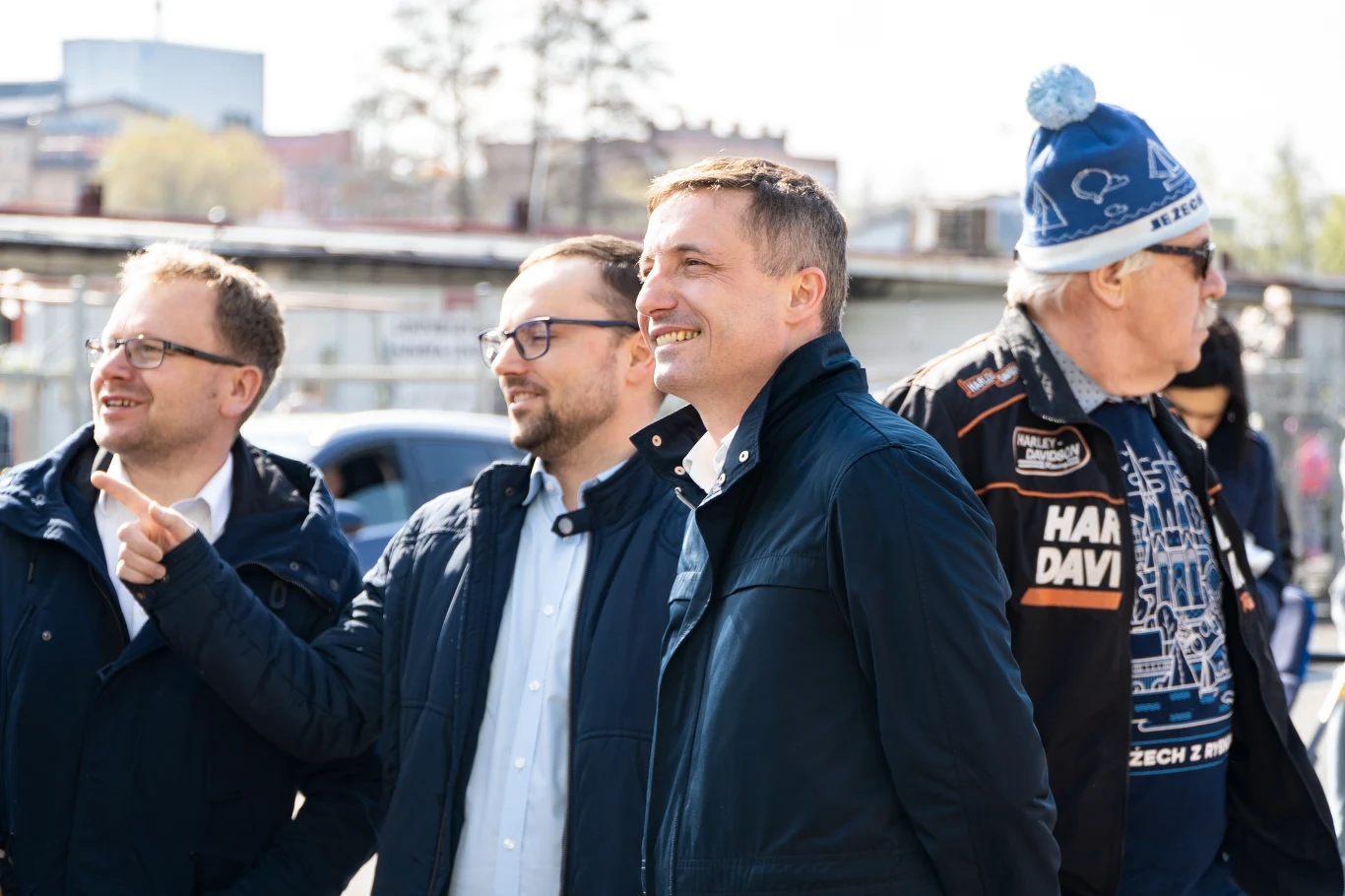 W ramach projektu „Czyste, Zielone Miasta” Stowarzyszenia Program Czysta Polska w Rybniku powstał mural pochłaniający smog. W myśl hasła „Bądź w porządku dla planety” Stowarzyszenie chce propagować ekologiczne postawy i aktywizować mieszkańców, aby zmieniali otoczenie na czyste i zielone. Akcja odbędzie się w 45 miastach w całej Polsce.