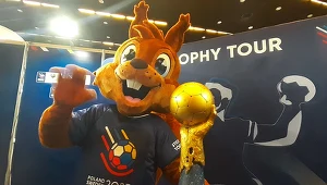 Maskotka mistrzostw świata i główne trofeum, które otrzyma zwycięzca turnieju w Polsce i Szwecji - na XV Europejskim Kongresie Gospodarczym w Katowicach