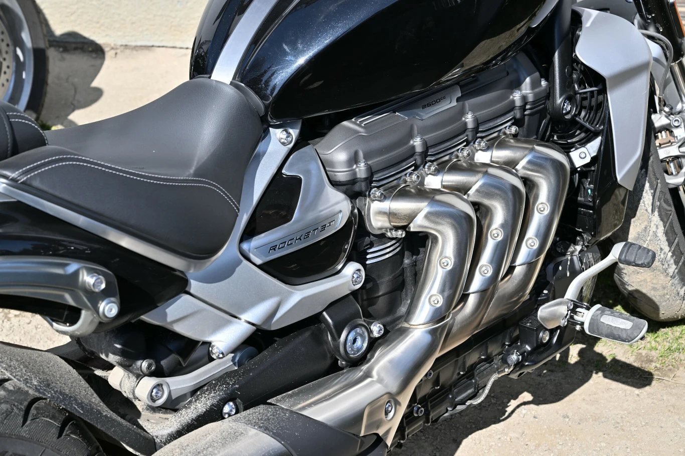 Drogi i posiadający pojemność 2500 ccm cruiser (na zdjęciu) to nie najlepszy pomysł na pierwszy motocykl. Ale nisko osadzone siodło na pewno ułatwia podparcie nogi