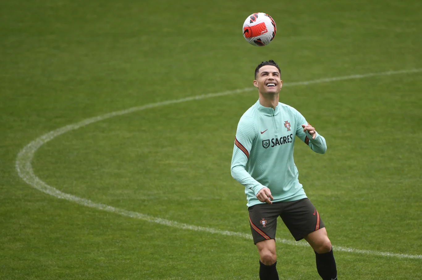 Cristiano Ronaldo to najlepszy strzelec wszech czasów - wiele z goli zdobył głową