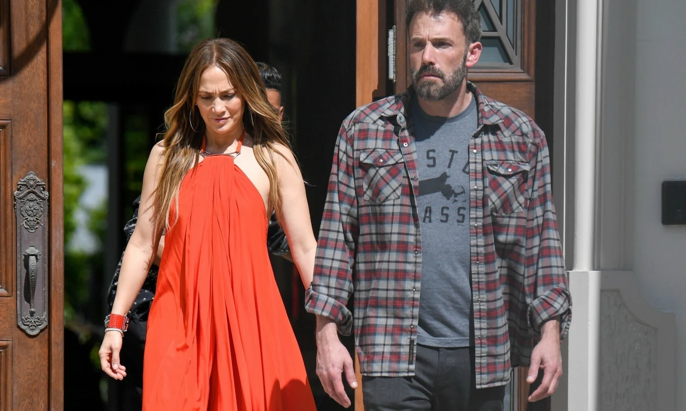 Jennifer Lopez i Ben Affleck na spacerze Jennifer Lopez i Ben Affleck na spacerze