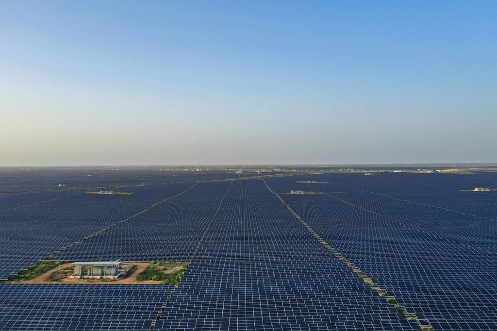 Druga największa elektrownia słoneczna na świecie Bhadla Solar Park w Indiach