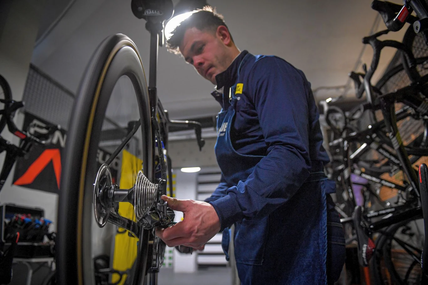 Ubezpieczenie assistance obejmuje np. naprawę roweru w miejscu awarii lub darmowy transport do serwisu