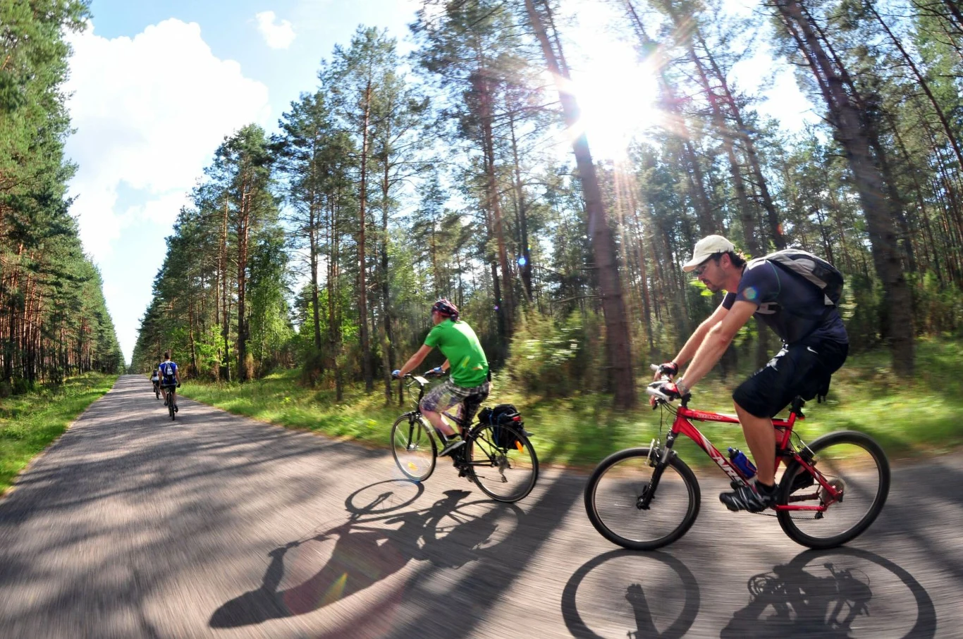 W przypadku braku drogi rowerowej rowerzyści zobowiązani są do korzystania z jezdni