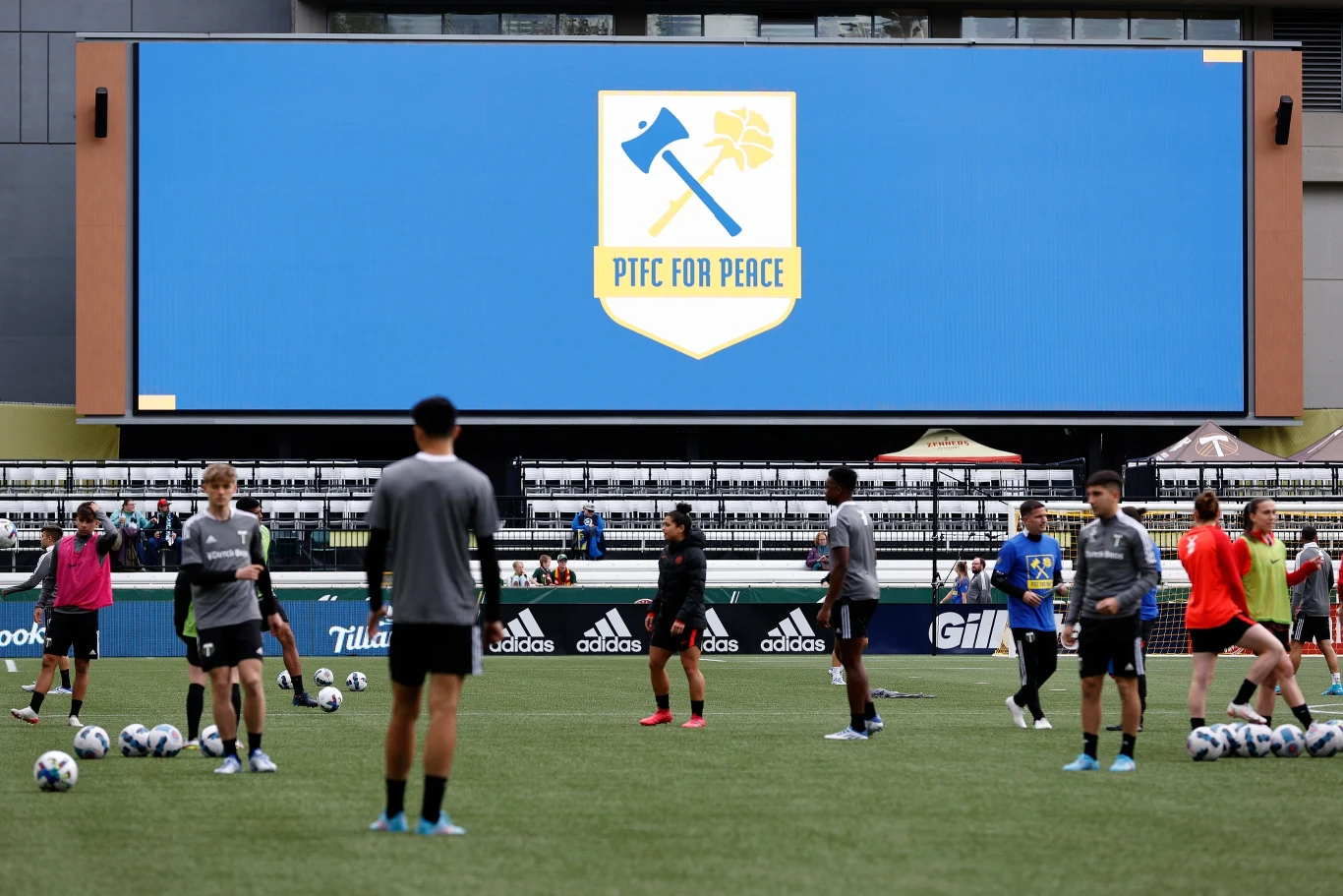 Piłkarze z Portland zagrali dla Ukrainy Piłkarze z Portland zagrali dla Ukrainy