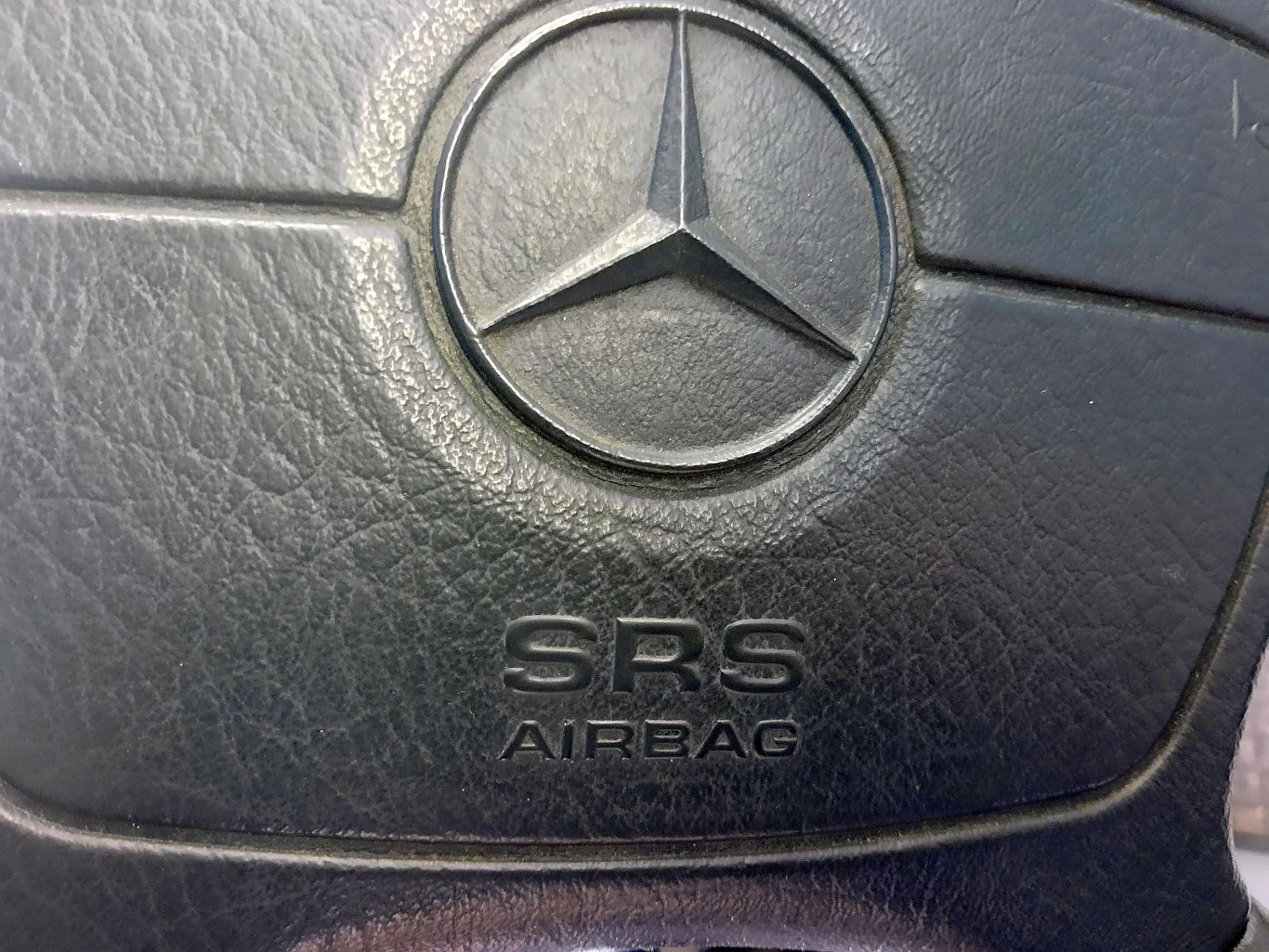 Twoje auto ma kilkanaście lat? Nie ma gwarancji, że w czasie wypadku poduszki powietrzne zadziałają prawidłowo