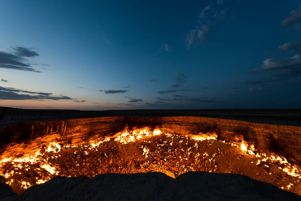 "Wrota Piekieł" - olbrzymi gazowy krater w Turkmenistanie, płonie od ponad 50 lat