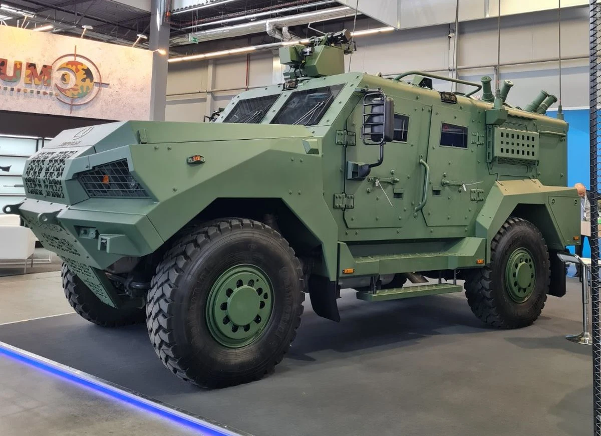 Taktyczny Pojazd Wielozadaniowy 4×4 z Huty Stalowa Wola. Wóz prezentowany jest pod marką Autosan