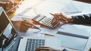 Ok. 30-33 proc. firm (w zależności od branży) odczuwa skutki agresji Rosji na Ukrainę już po miesiącu działań wojennych