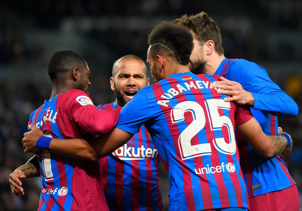 Piłkarze Barcelony fetują bramkę zdobytą na Camp Nou Piłkarze Barcelony fetują bramkę zdobytą na Camp Nou