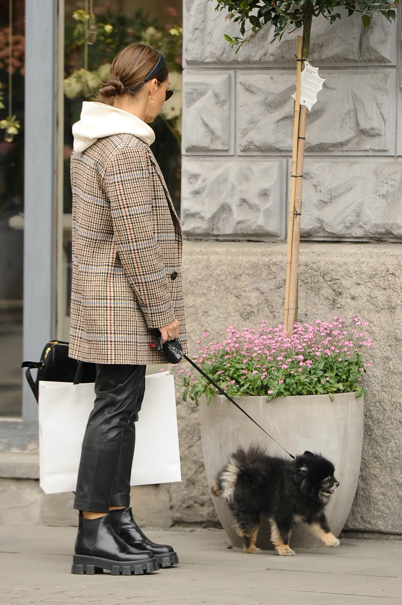 Kinga Rusin na spacerze z Czarkiem Lisem Kinga Rusin na spacerze z Czarkiem Lisem