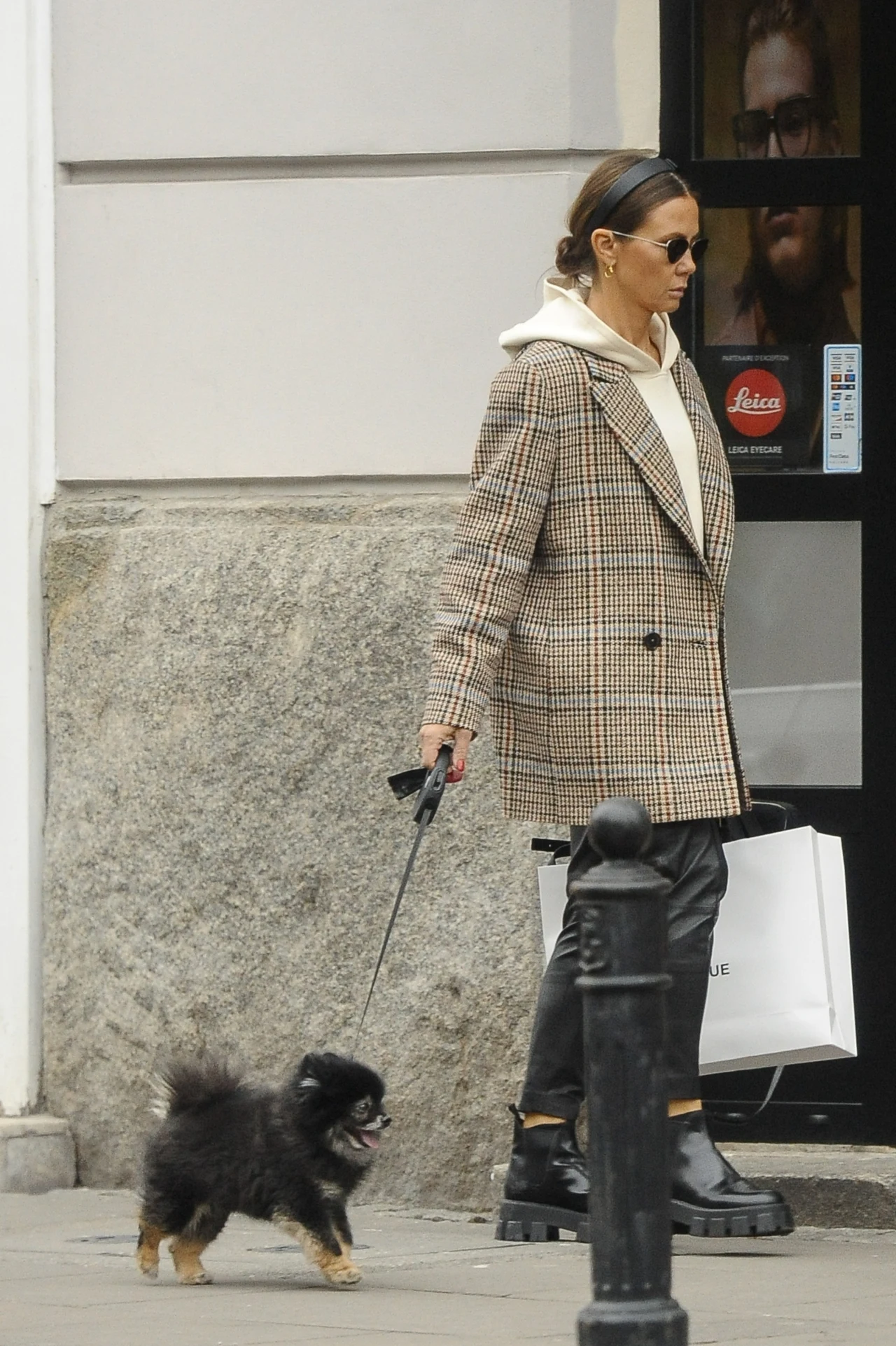 Kinga Rusin na spacerze z Czarkiem Lisem Kinga Rusin na spacerze z Czarkiem Lisem